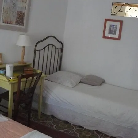 D'hotes De Fleurus 3*